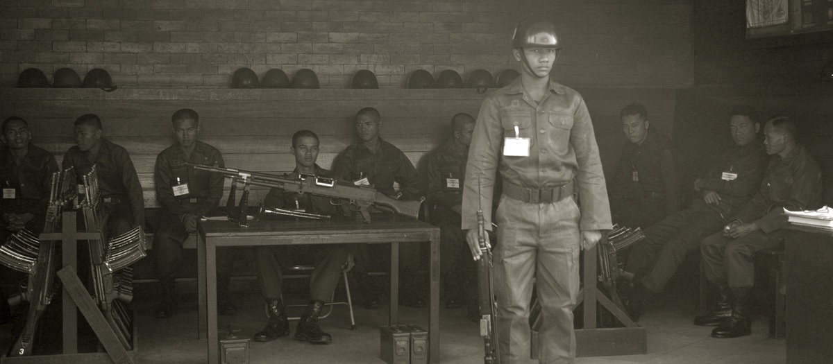 Люди в форме  (фото)