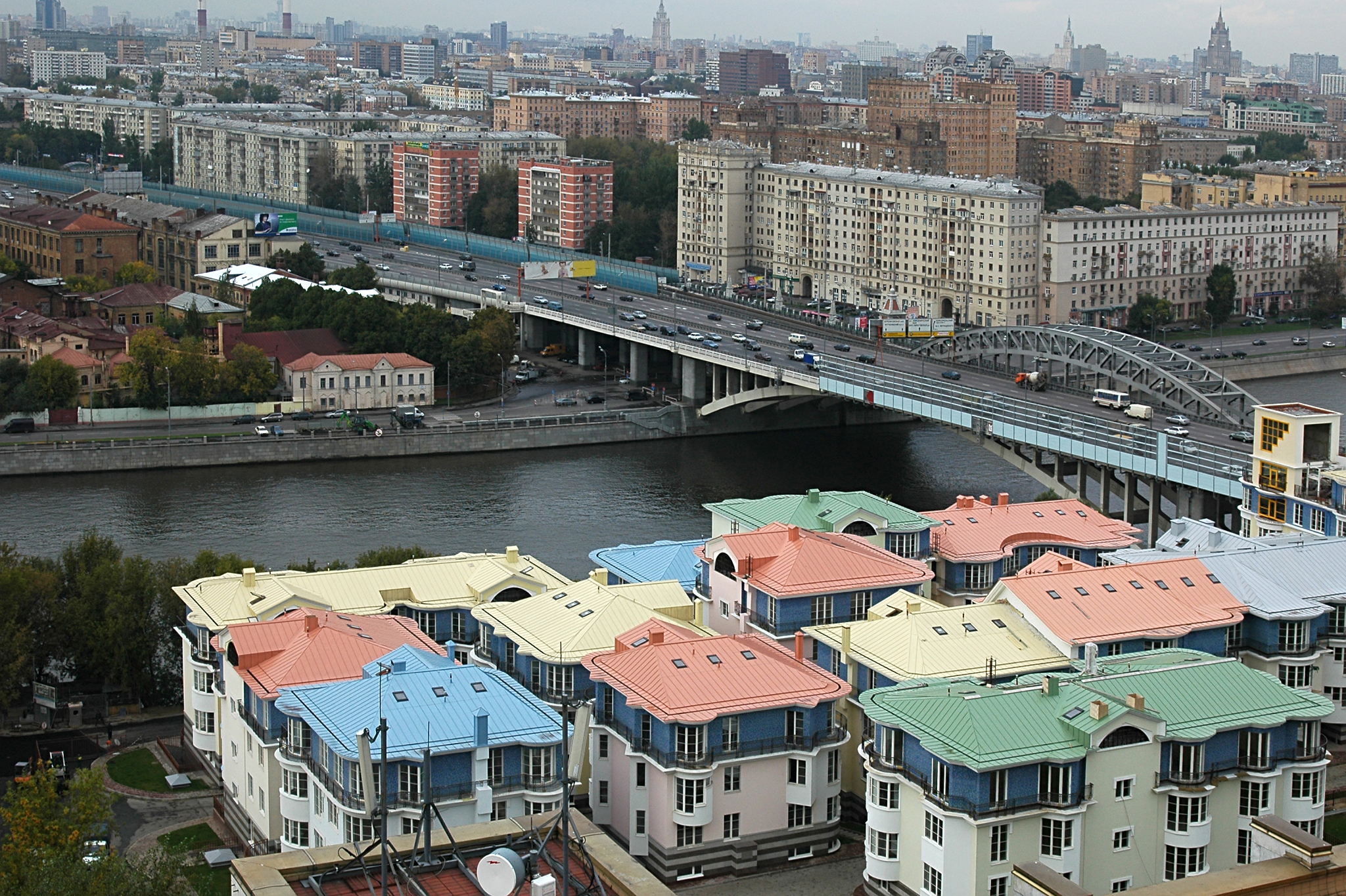 Установи московскую. Автозаводский мост Москва. Арбат крыша открытая.