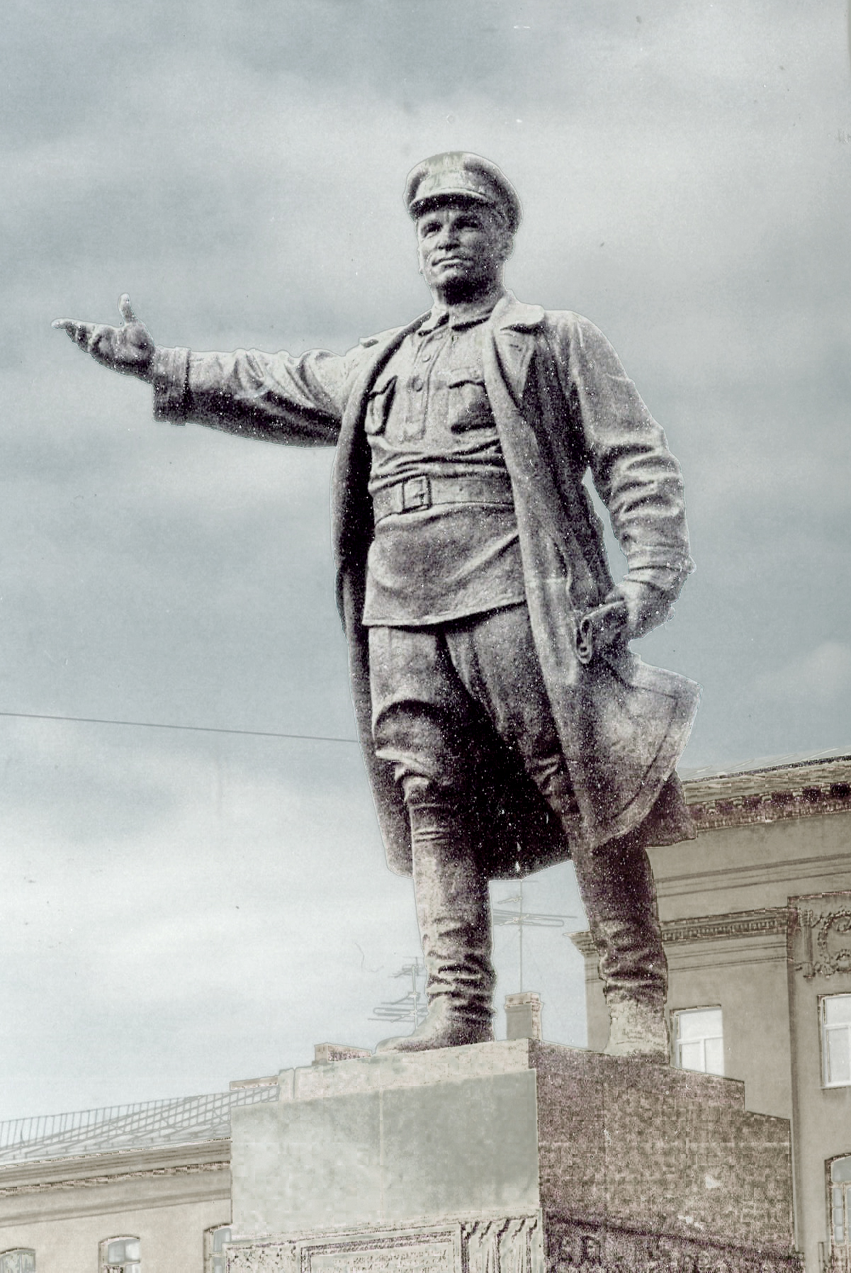 Памятники киров. Памятник с м Кирову (скульптор н. в. Томский). Николай Томский памятник Кирову. Памятник Кирову в Санкт-Петербурге. Памятник Кирову Киров памятник.