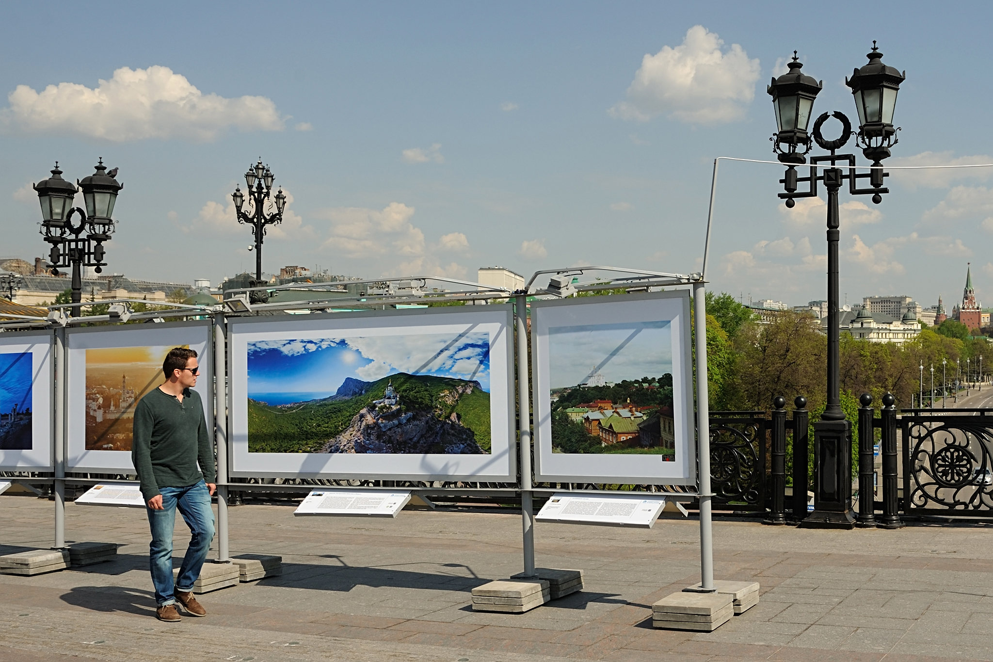 Фотовыставки в москве. Фотовыставка на улице. Фотовыставка город красивых людей. Фотовыставка христианские храмы. Фотовыставка 