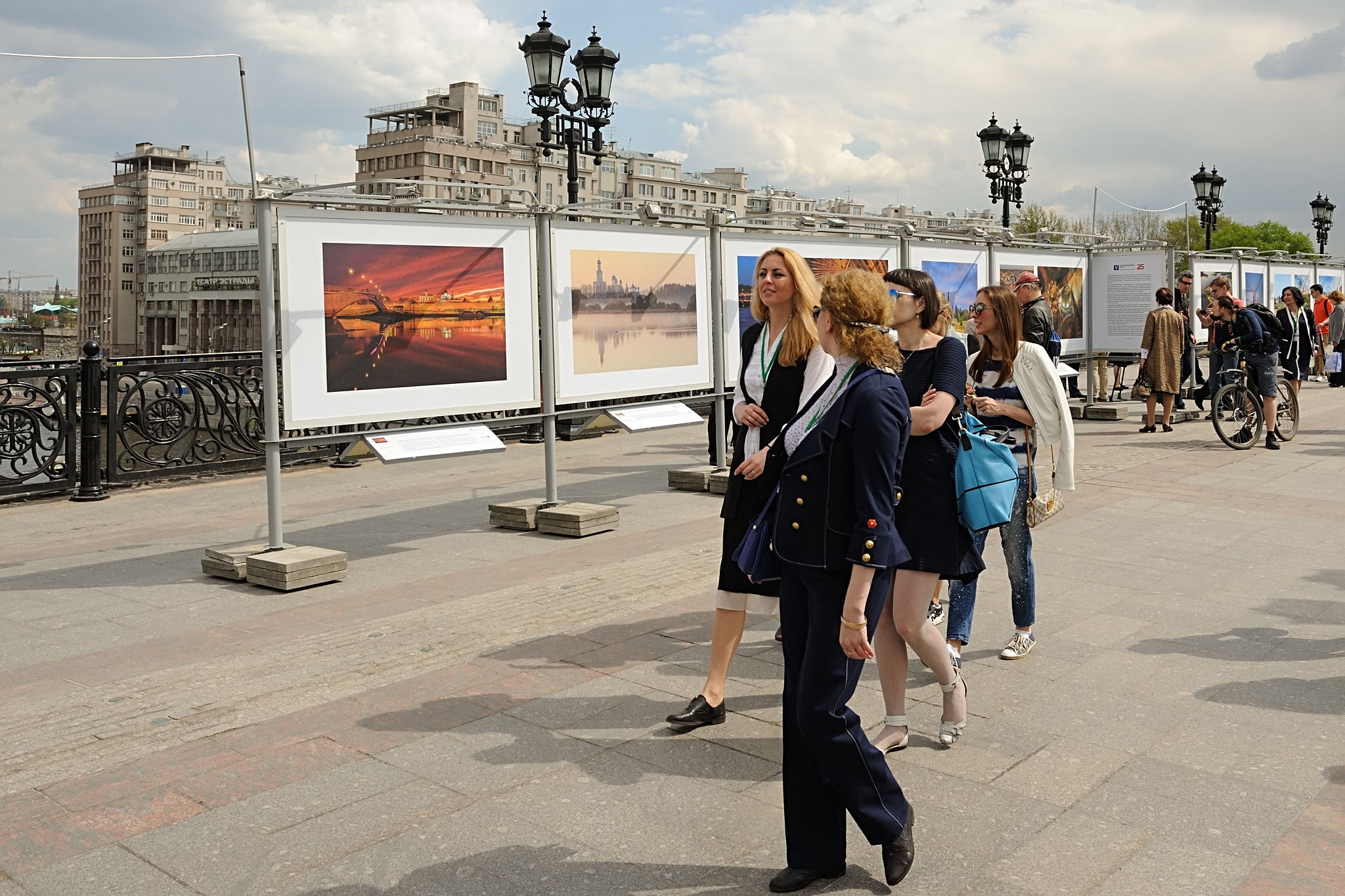 на фотовыставке представлены фотографии российских фотографов