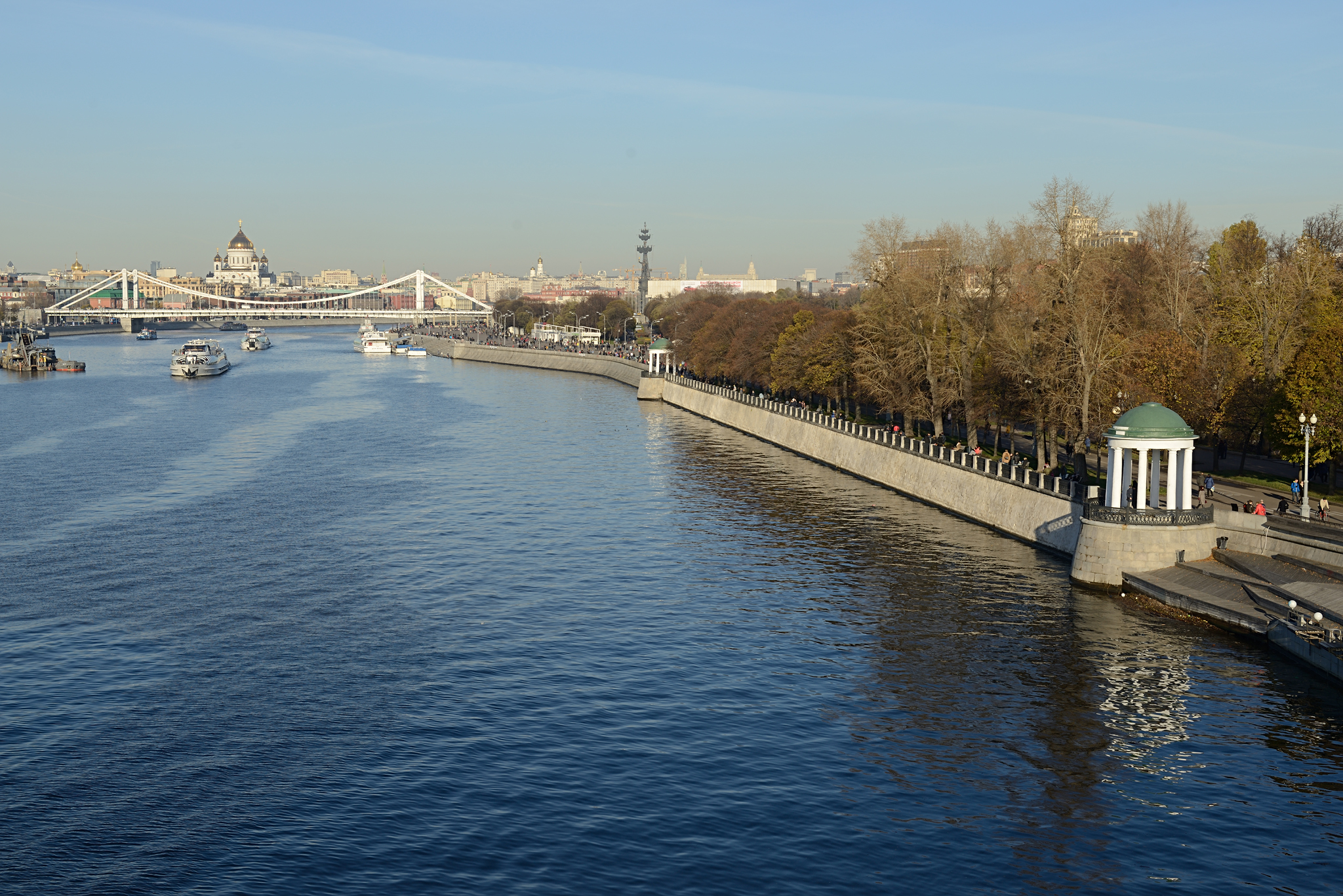 Москва набережная Москва реки парк Горького. Парк Горького река. Пушкинская набережная реки Москвы. Херсонская набережная Москва.