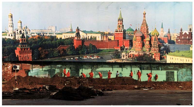 Великая кремлевская стена. У кремлевской стены. Картина белые стены Кремля и убитые. Рамки со стеной Кремля.