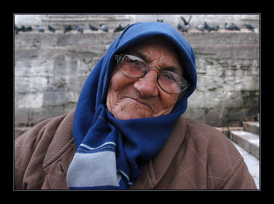 Фото бабушки в очках