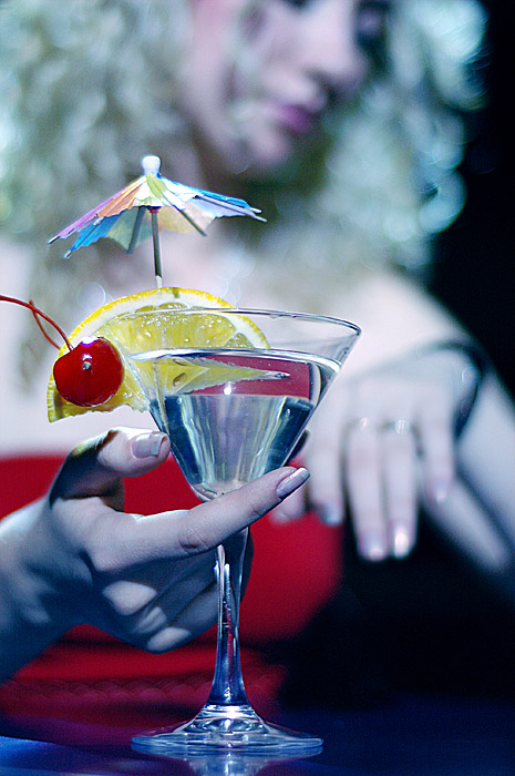 Девушка в стакане мартини картинки