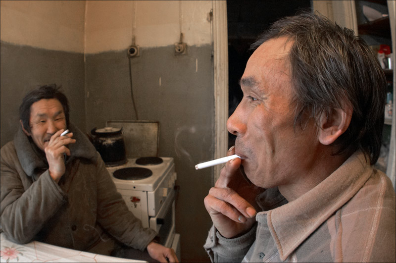 Вагончик тронется перрон ирония судьбы. Ирония судьбы или с легким паром фильм 1975 подруги. С лёгким паром или ирония судьбы на тихорецкую. Начнет выпытывать купе курящее. Фильм про курильщиков фотографии.