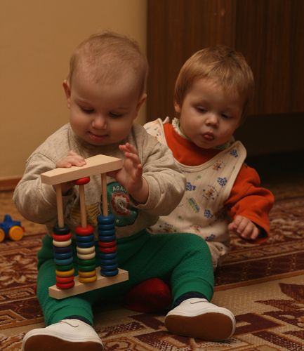 Дети без родителей. Фото родителей без детей. Ребенок без родителей как называется. Как выглядит дети без родителей.