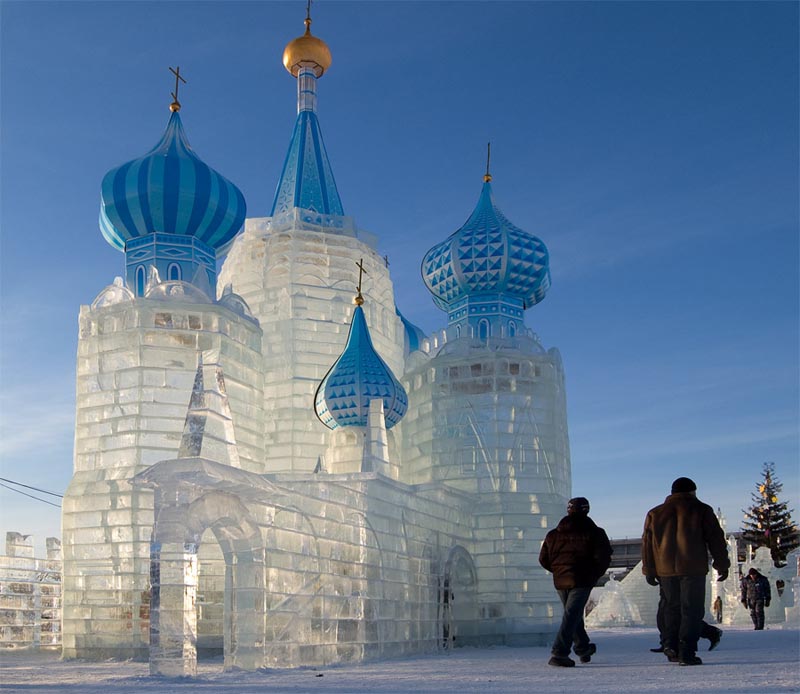 Айс город. Крепость Омск ледяные фигуры. Снежный городок Новосибирск. Ледяной храм. Ледяной город.