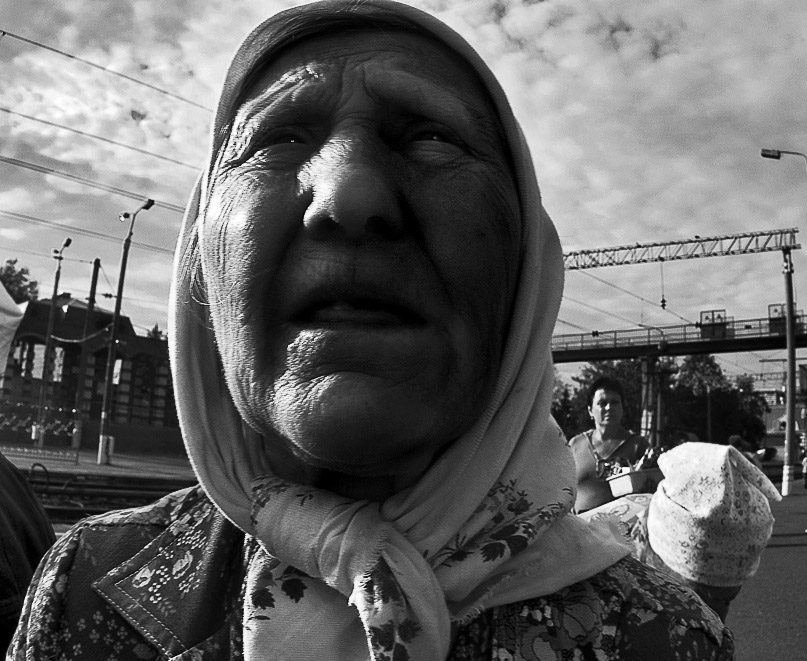 Молодая бабушка 18. Бабка картинка. Бабушка 18. Бабки 18 +. Узбекские бабушки фото.
