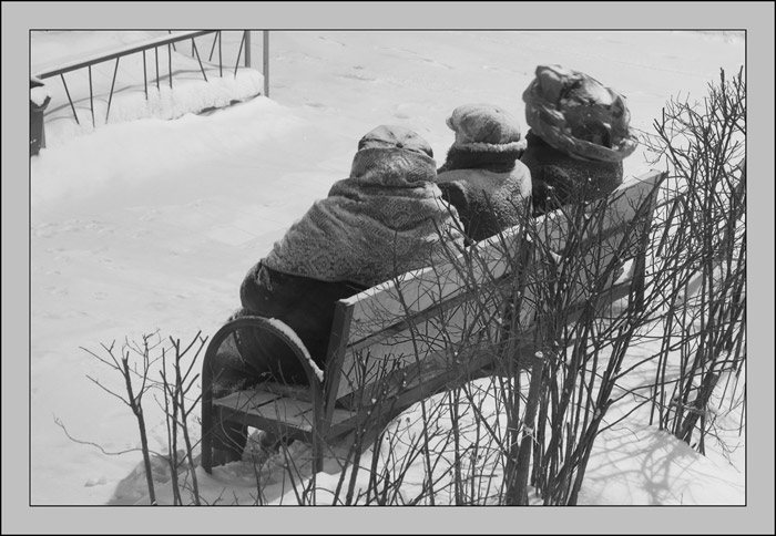 Троя на снегу. Трое в снегу купить.