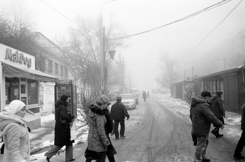 Шумят на улице. Шум на улице. Шум на улице фото. На улице было шумно и оживленно. Шум улицы звук.