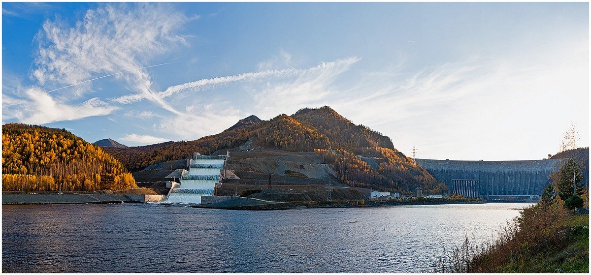 Вода черемушки. Саяно-Шушенская ГЭС Хакасия. Саяно-Шушенская ГЭС осенью. Черемушки Саяно Шушенская ГЭС. Береговой водосброс Саяно-Шушенской ГЭС.