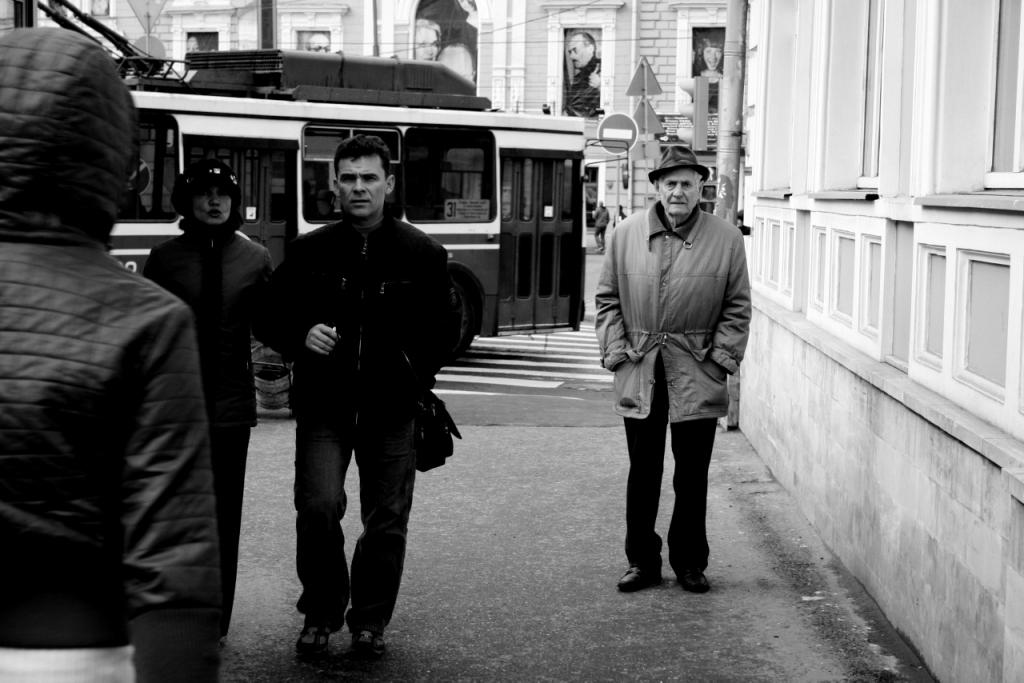 Прохожих лицо