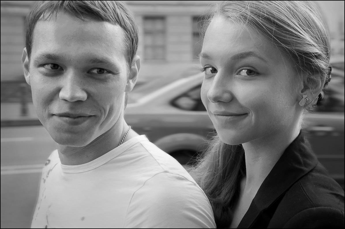 Русское видео брат с женой. Брат и сестра повзрослели. Старшая сестра 15 лет. Фото брат с сестрой взрослые. Старший брат 15 лет.
