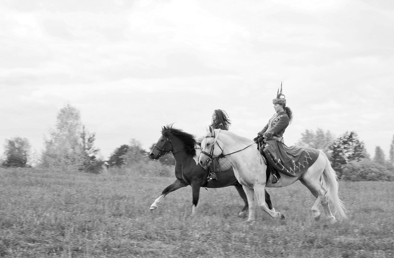 Russian hunters. Конная погоня. Охота на лошадях. Охотница бежит за конем. Офицеры погоня на лошади Кадр