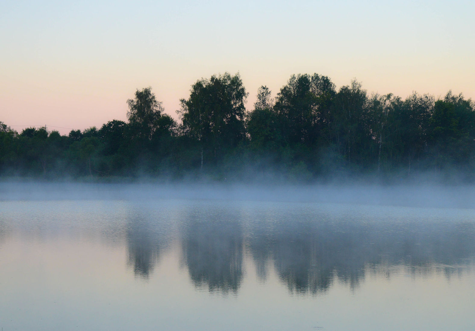Легкий туман дымка. Туман дымка. Дымка над озером. Дымка над рекой. Утренняя дымка.