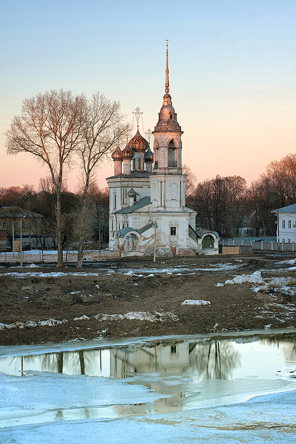 Ранняя Весна храм солнце