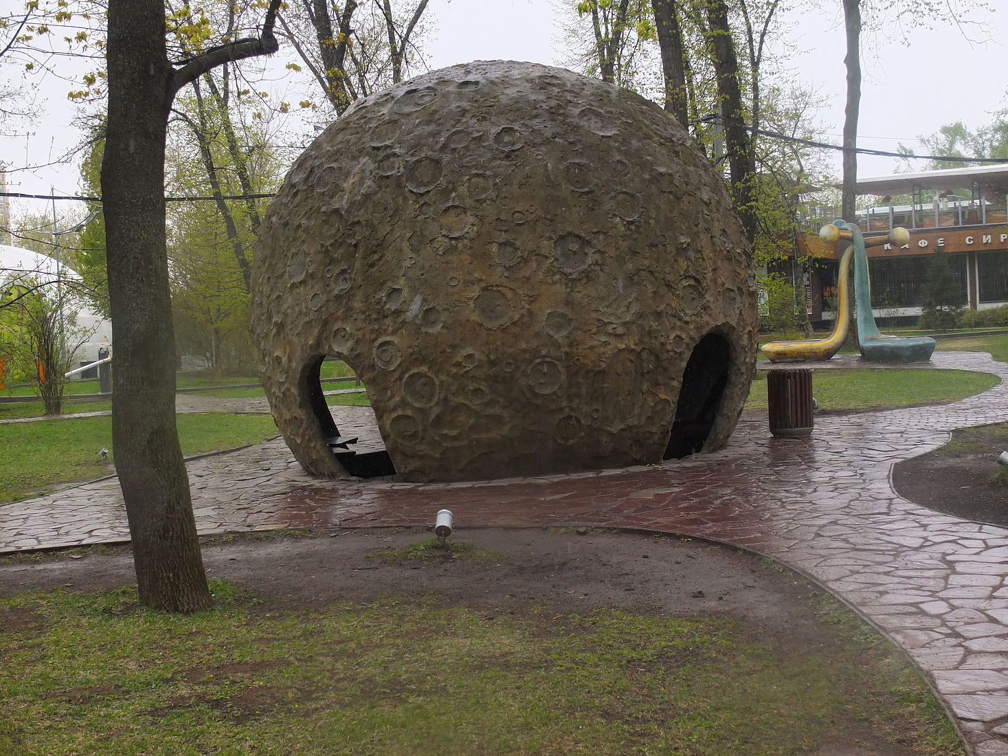 Сад астрономов в парке Сокольники ночью