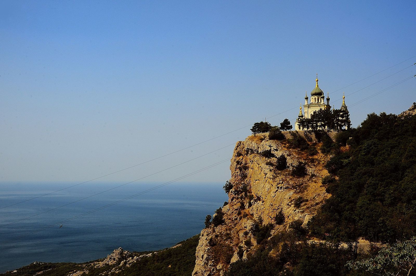 Церковь форос в крыму. Воскресенская Церковь (Форос). Форосская крепость Крым. Монастырь Форос Форосский монастырь. Храм в Крыму на скале в Форосе.