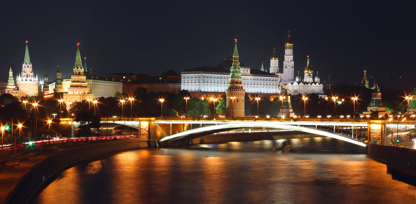 Сайте вечерней москвы. Москва река Кремль вечер ночь. Кремль вечером. Москва вечером. Кремль панорама фото.