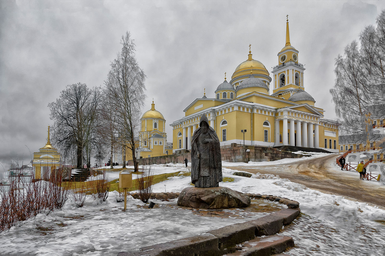 Нило столобенский пустынь. Монастырь Нило-Столобенская пустынь. Нил Столобенский монастырь. Столобенский монастырь Селигер. Нило-Столобенская пустынь на озере Селигер.