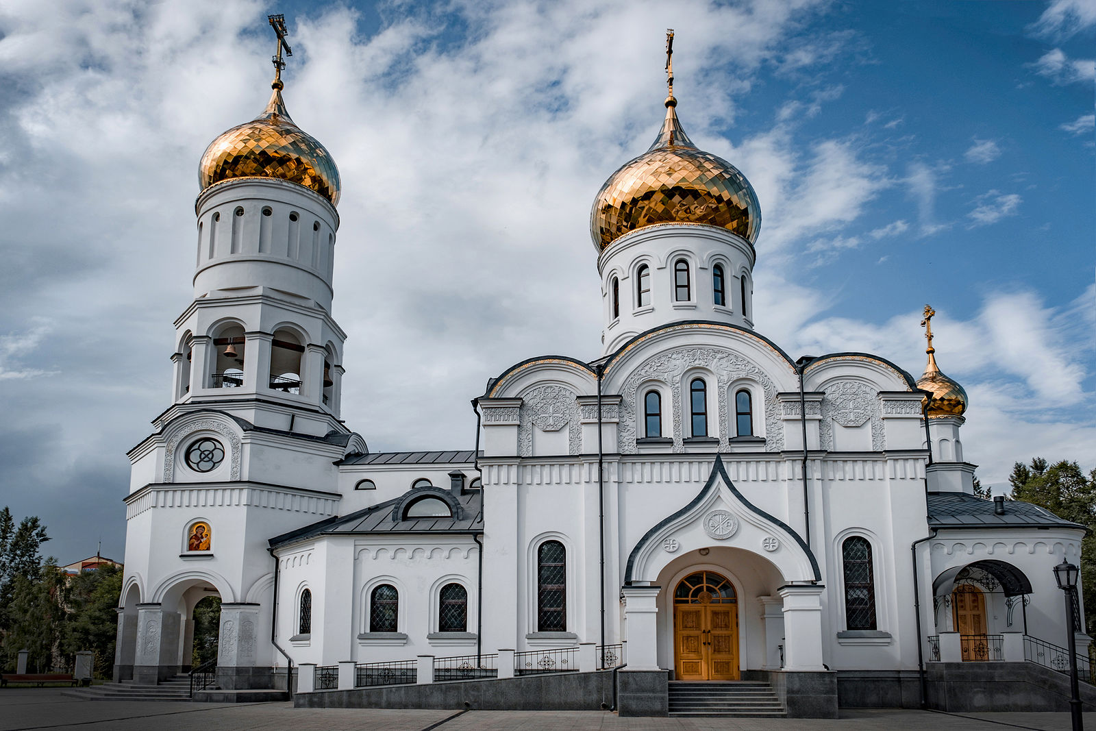 Храм петра и февронии. Храм святых Петра и Февронии в Прокопьевске. Храм Петра и Февронии в Новокузнецке. Собор Петра и Февронии в Донецке. Петр и Февронья Прокопьевск.