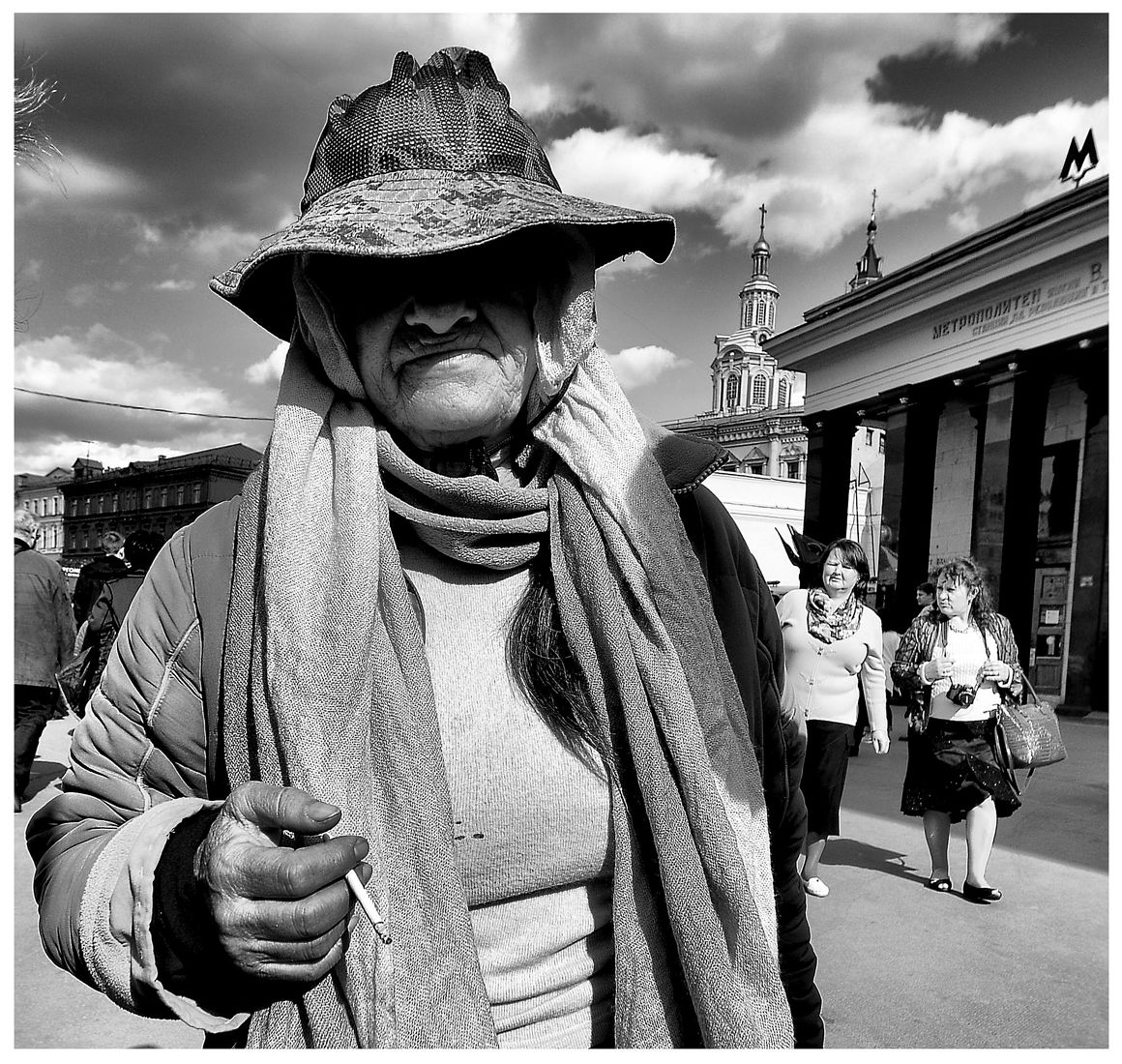 Лица г. Фотограф Владимир Осокин. Уличный фотопортрет. Жанровый фотопортрет прохожего. Жанровый портрет улица.