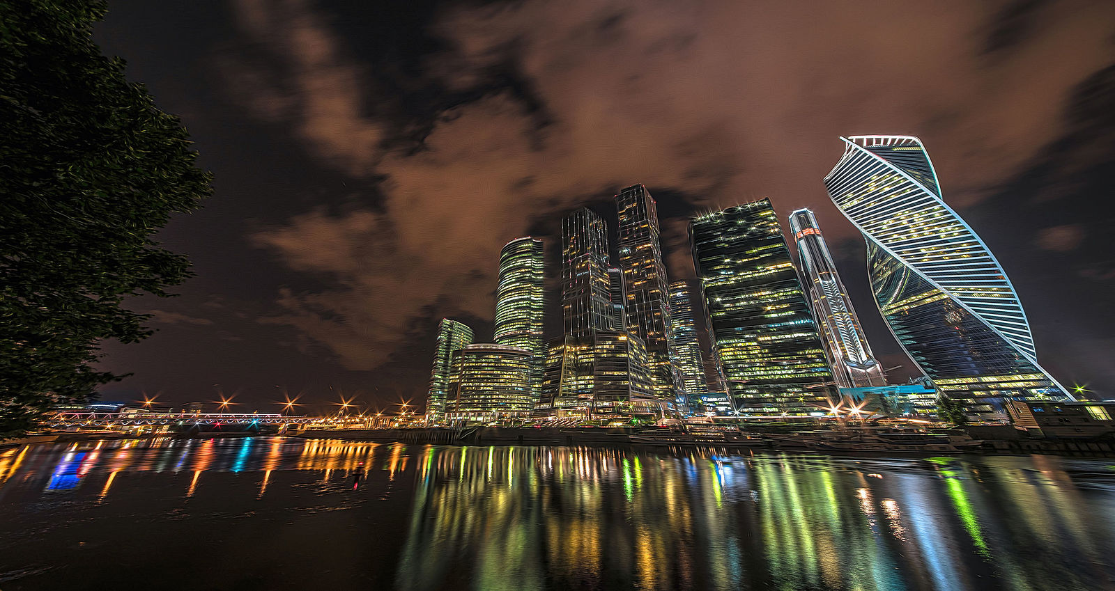 нью-йорк манхэттен эмпайр билдинг. следующие города. красивый город ночью. сити скайлайн делюкс эдишн. панорама города.