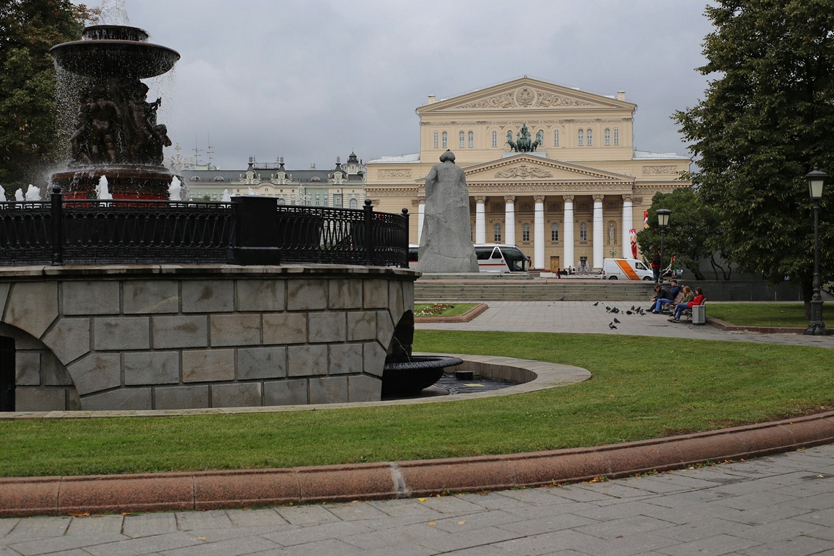 Театральная площадь челябинск фото