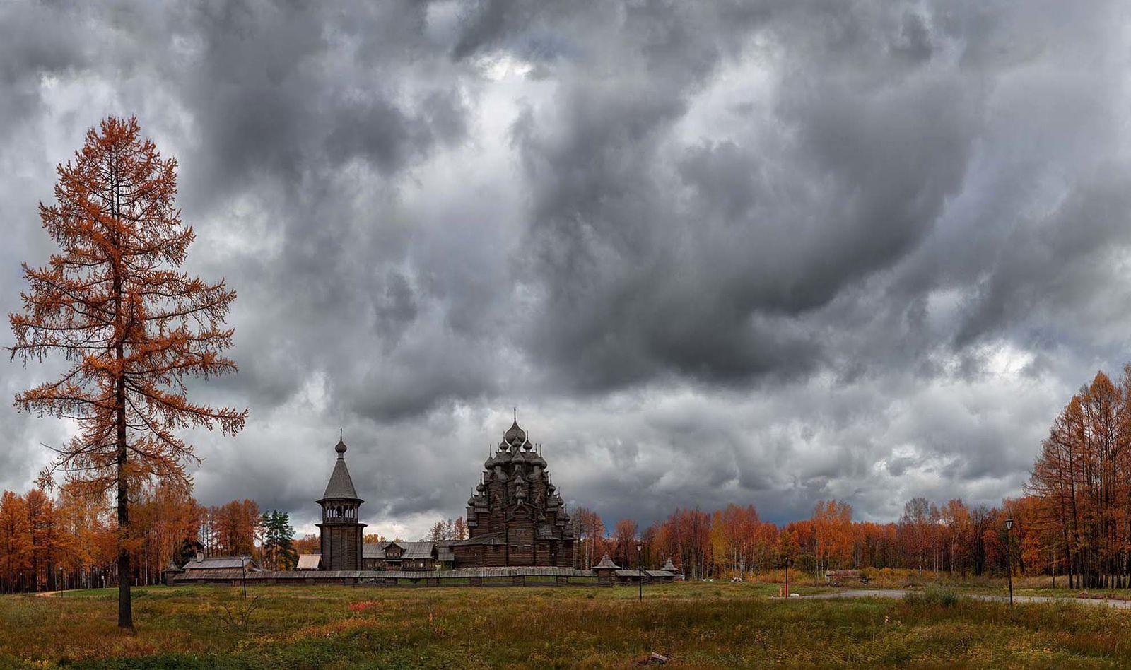 Храмы Бронницы поздняя осень