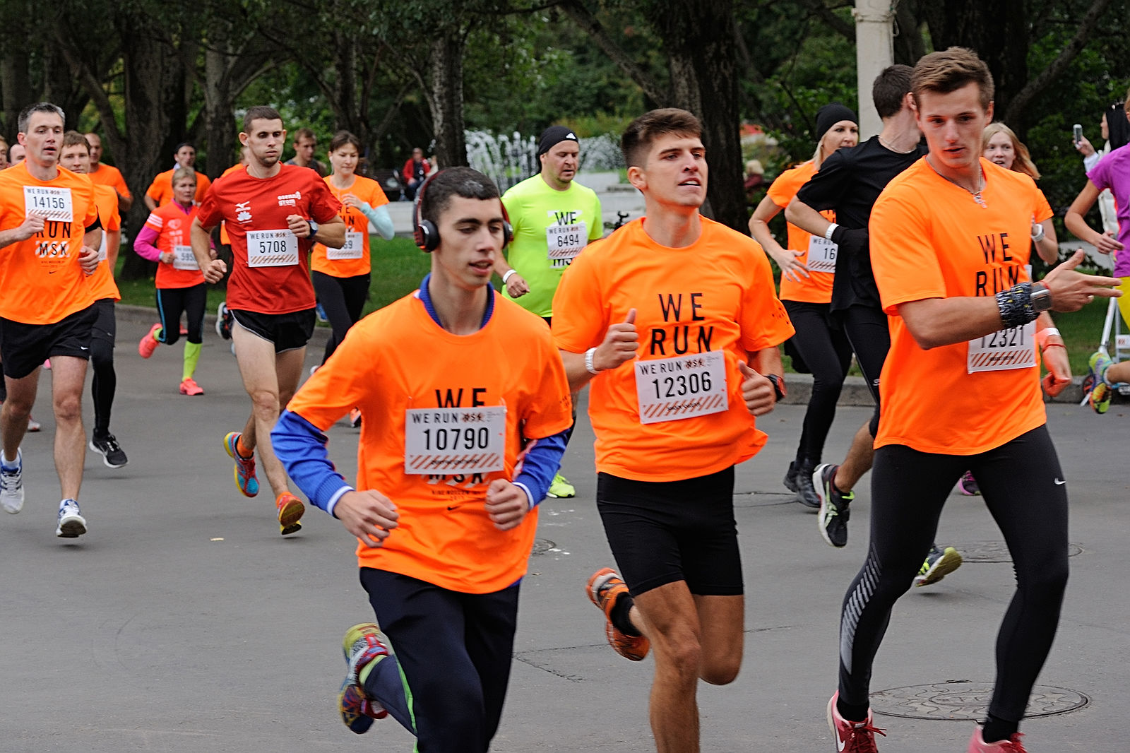 Фото спорт москва. Moscow Run. We Run Moscow 2015. We Run Moscow ВДНХ карта забега. We Run Moscow футболка.