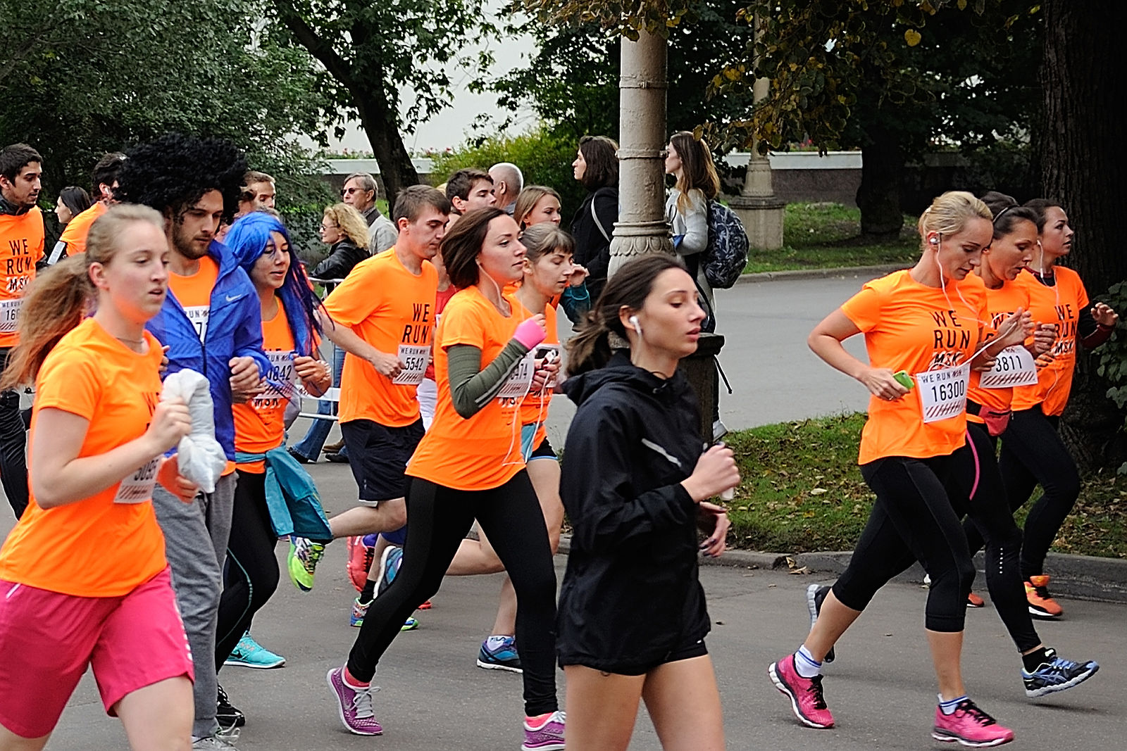 Спортивная москва. We Run Moscow ВДНХ. We Run Moscow ВДНХ карта забега. Nike we Run 10 км ВДНХ маршрут. Бег Москва студенты картинки.