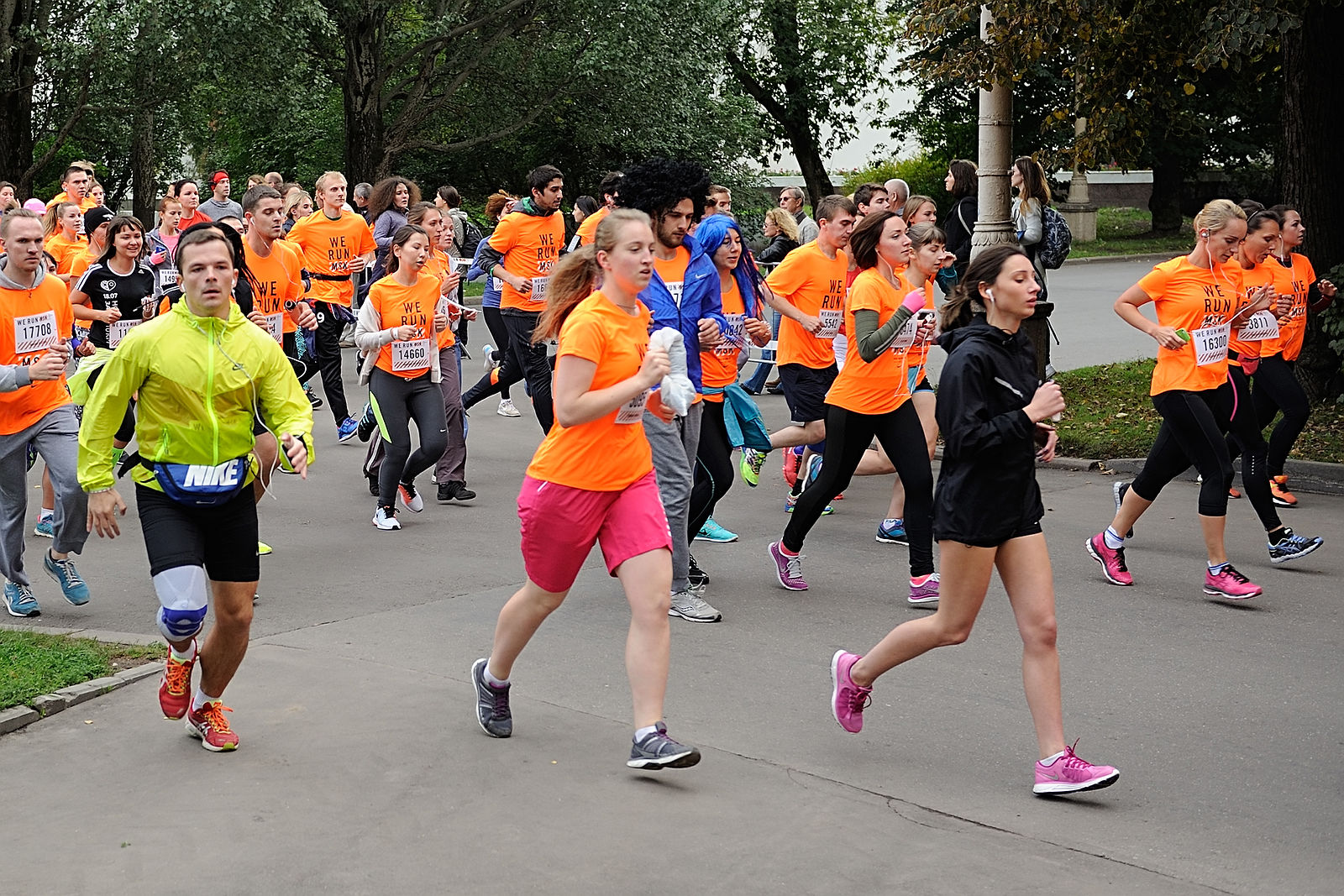 Ran moscow. We Run забег. Run Moscow 2014 фото. Школа бега Москва. Пробежка в Москве.