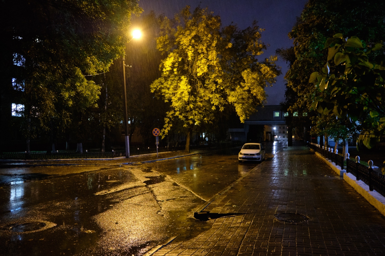 Три дождя. Нальчик проспект Ленина дождь холод. Несколько дней шел холодный дождь