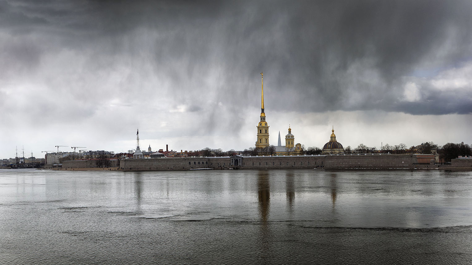 Повисла туча. Петропавловская крепость в апреле. Петропавловская крепость сейчас. Санкт-Петербург весной. Санкт-Петербург фото.