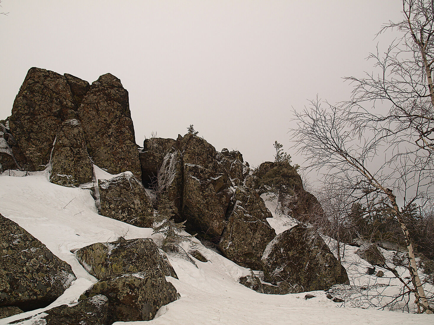 Камень апреля. Каменная гряда. Каменные горы. Каменная сопка, Каменка и гора каменная. Горы за горами.