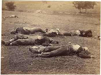Джон Рики
Колд Харбор. Похоронная команда на поле боя, апрель 1865 года
National Archives and Records Administration