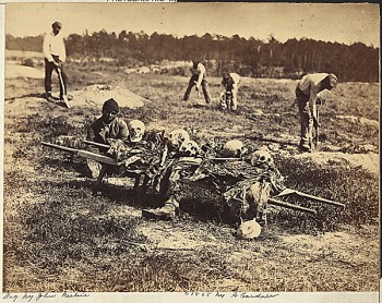 Джон Рики
Колд Харбор. Похоронная команда на поле боя, апрель 1865 года
National Archives and Records Administration
