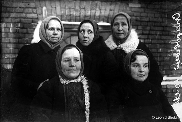 ©Леонид Шокин. «Работницы. 1930-е гг. <br>  Современный  отпечаток  © Собрание  М.Голосовского»