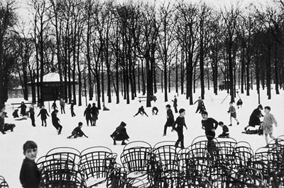 © Эдуард Буба Люксембургский сад. Первый снег. Париж, 1956 Собрание Европейского Дома фотографии, Париж
