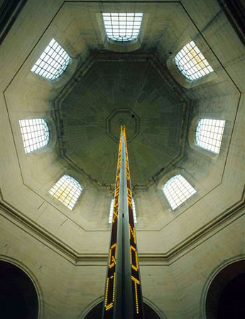Installation for Chapelle Saint-Louis de la Salpetriere, 2001<br>
Four-sided electronic LED sign with amber diodes<br>
Chapelle Saint-Louise de la Salpetriere, Paris, France<br>
Text (pictured): Oh, 2001<br>
© 2008 Jenny Holzer, member Artists Rights Society (ARS), NY. <br>
Photo: Attilio Maranzano<br>
Courtesy by Galerie Monika Sprьth Philomene Magers, Cologne, Munich, London