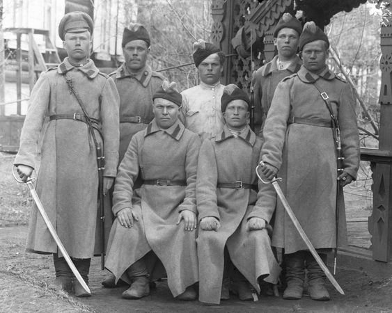 Рядовые кавалерийской части белой армии. Весна 1919 (ГАСО)