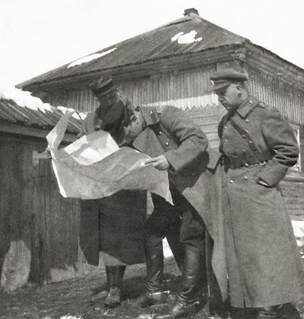 Командующий Сибирской армией Р. Гайда (в центре). Весна 1919