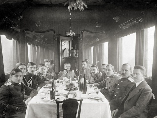 Командующий Северной группой Сибирской армии А. Пепеляев (в центре). 1919