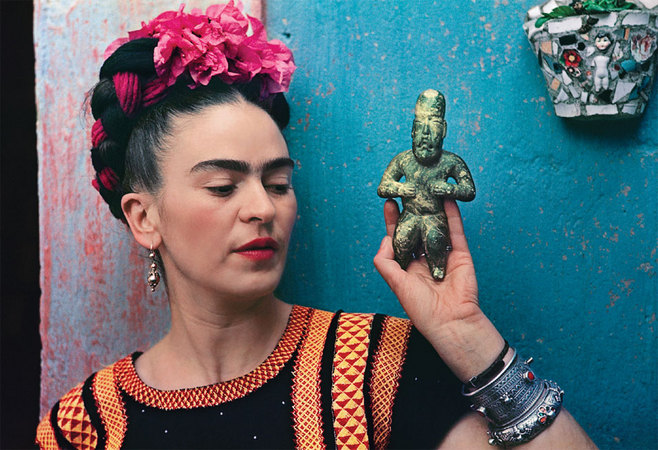 Nickolas Muray, 1892-1965.
American (b. Hungary).
Frida with Olmeca Figurine, Coyoacán.
1939,Carbon process print