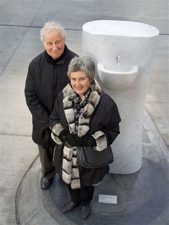 Илья и Эмилия Кабаковы. <br />
Фонтанчик для питья, Цуг, Швейцария, 2006. <br />
Фото Гуидо Басельджиа (Guido Baselgia)