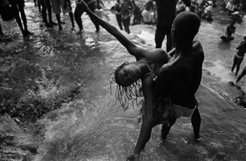 Christian Cravo.
 Sodo, Haiti.
Series: Waters of Hope, Rivers of Tears.
Gelatin Silver Print.
50 x 75 cm.
2007.
Haiti