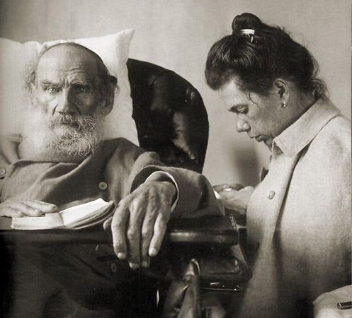 Лев Толстой во время болезни, 1902