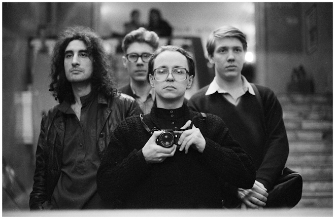 Автопортрет в зеркале с Борисом Юханановым и братьями Олейниковыми. Москва. 1988