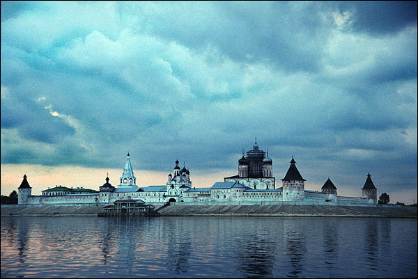 ©Олег Климов. «Желтоводский монастырь (1435),  Макарьевск, Нижегородская обл. 2000»